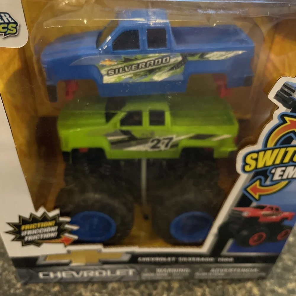 Chevrolet Silverado 1500 Friction Powered‎ Interchangeable Bodies Green/Blue
